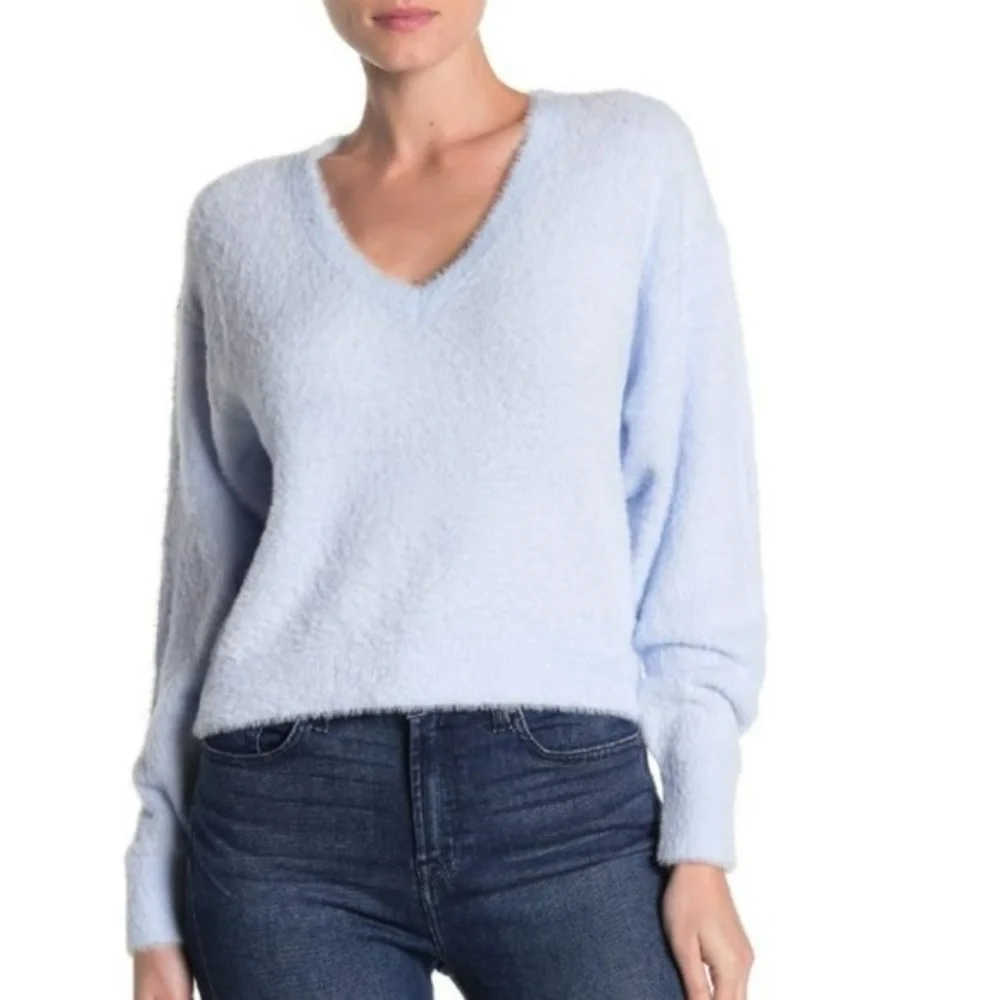 SPLENDID Fuzzy Eyelash Sweater V-Neck Dolman Sleeve Light Blue Cropped Sz Medium